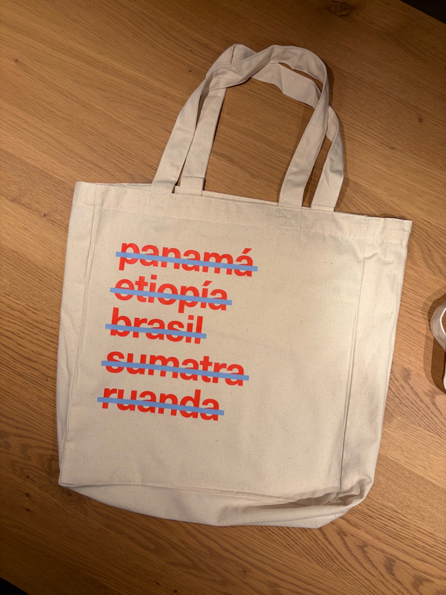 Tote bag cuptural con países de origen del café